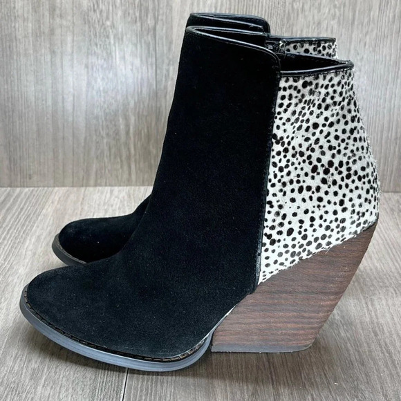 Very Volatile Booties Womens 6 Chatter Cheetah Calf Hair Suede Wedge Black Beige - Picture 3 of 12